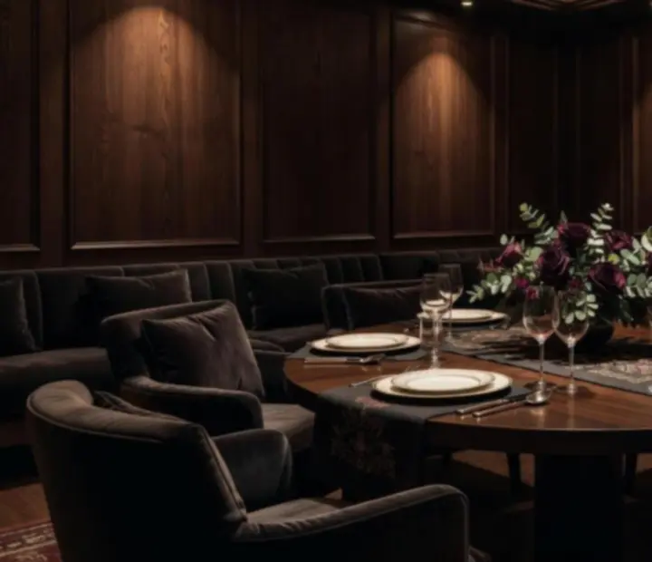 Prywatna sala VIP w restauracji Strefak Ravel przygotowana na elegancką kolację grupową.